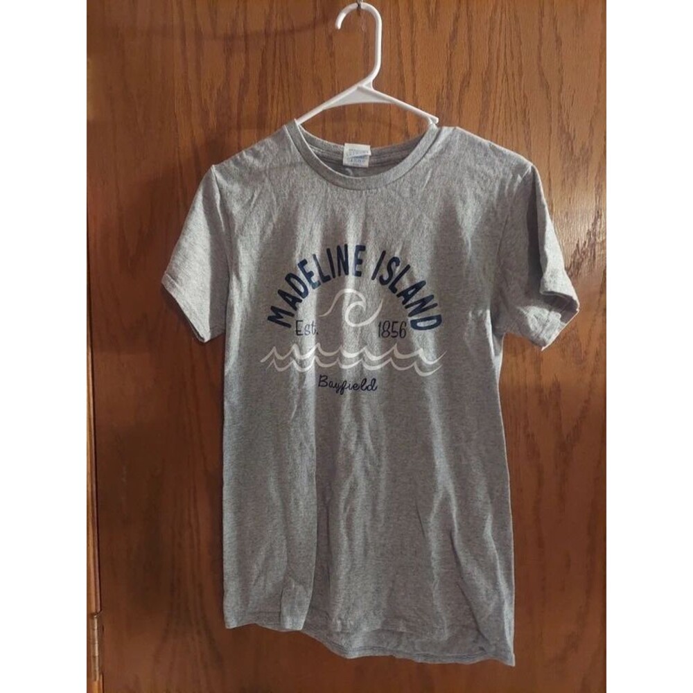 Madeline Island Est 1856 Bayfield WI Grey Graphic T-Shirt Small Lake Superior